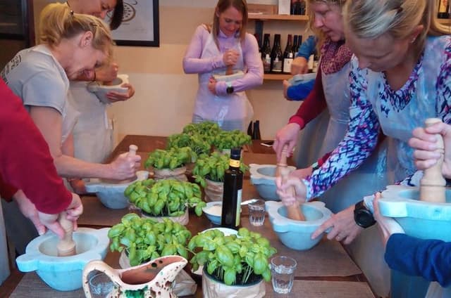 Cinque Terre: Authentic Pesto Cooking Class & Wine in Manarola