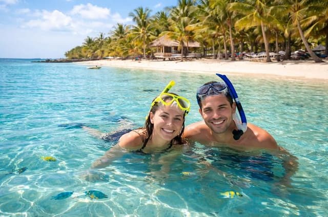 Roatán Private Tour: Sloths, Beach, Rum Tasting & Chocolate