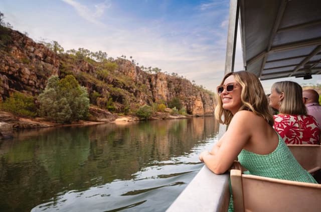 One Gorge Cruise with Rock Art (1.5-Hour)