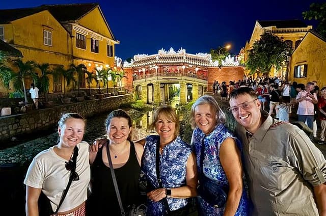 Hoi An Ancient Town Walking & Tasting Local Foods