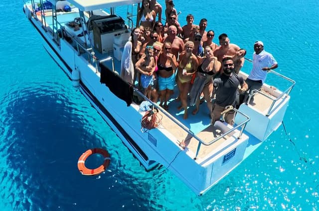 Adults Only Captain Morgan Blue Lagoon and Turtle Cruise