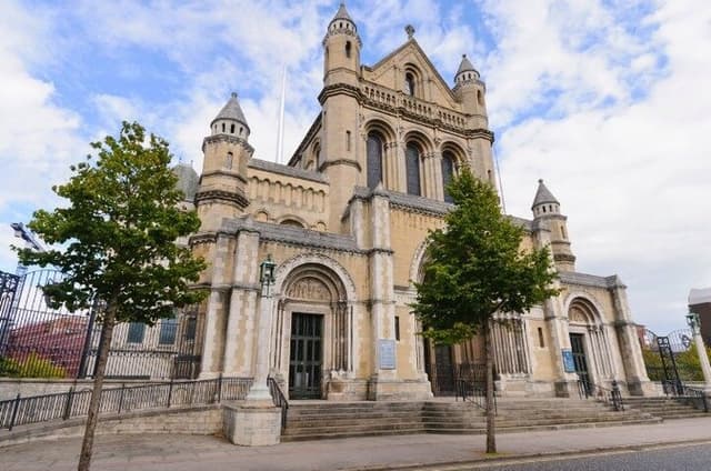 Belfast Troubles Self Guided Walking Tour with an APP