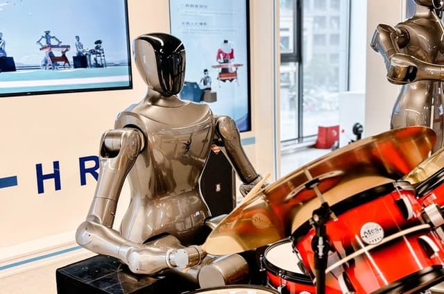 AI Robot Experience Tour in Hangzhou with West Lake Cruise