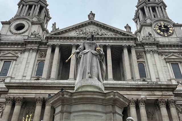 Guided Walking Tour of City of London, Boudica to the Blitz