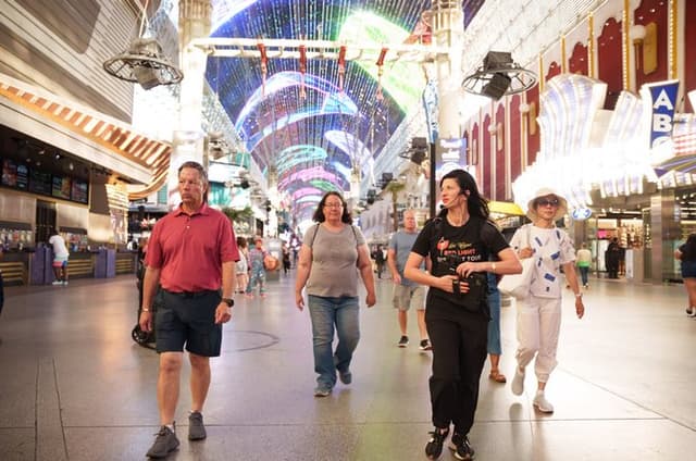 Downtown Fremont Street Walking Tour Las Vegas – English & Span