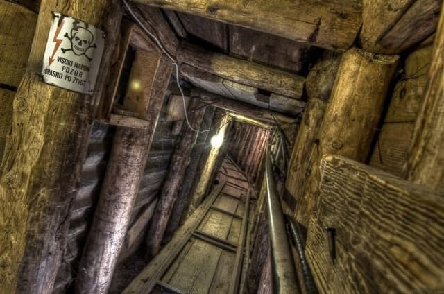 Sarajevo Siege War Tour | Tunnel, Bobsled Track & Jewish Cemetery