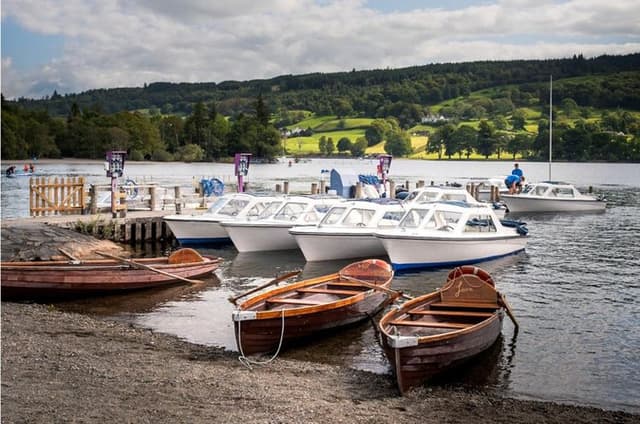 Full day tour of the Lake District with Chinese Translation