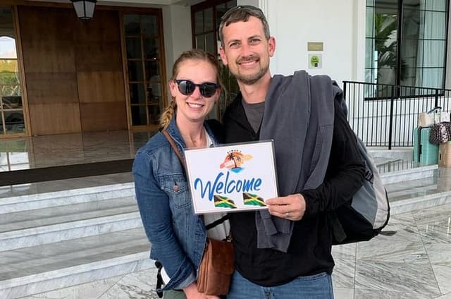 Private Airport Pickup with Local Guide Plus Extras
