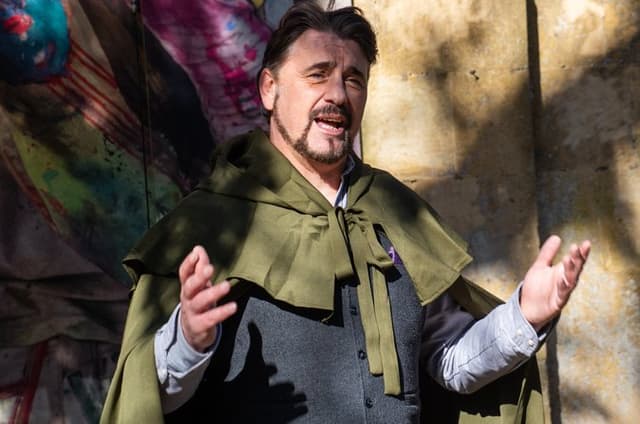 The Twisted Tales: Stratford-Upon-Avon's Dynamic Walking Tour