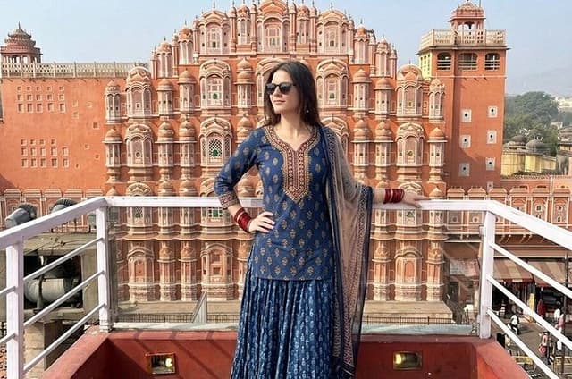 Jaipur Day Tour by Private Car with Local Guide