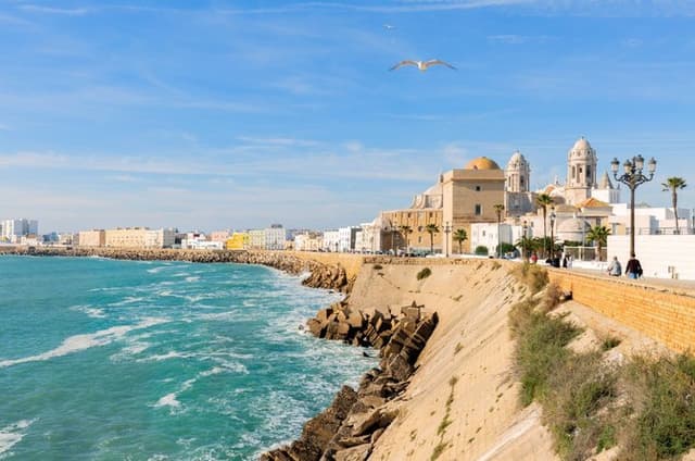Private Walking Shore Tour – Cadiz Tapas & Sherry Experience