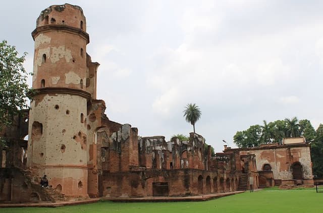 Residency The Siege of Lucknow walking Tour