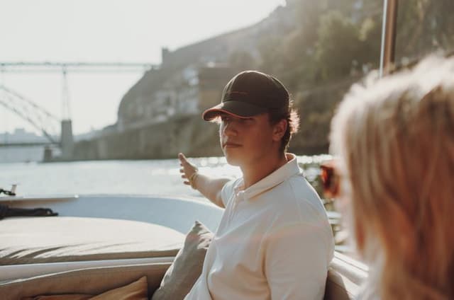 Porto: Douro River Boat Cruise with Port Wine and Snacks