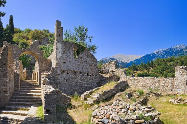 Private Transfer from Patras to Sparta with 2h Sightseeing Stop