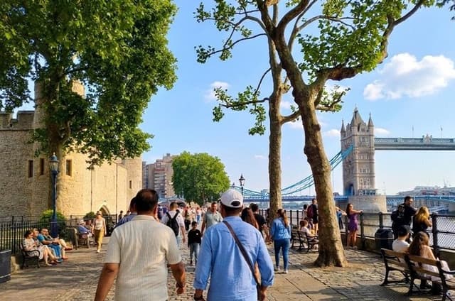 Walk London: Big Ben to Tower Bridge (Small Group City Hike)