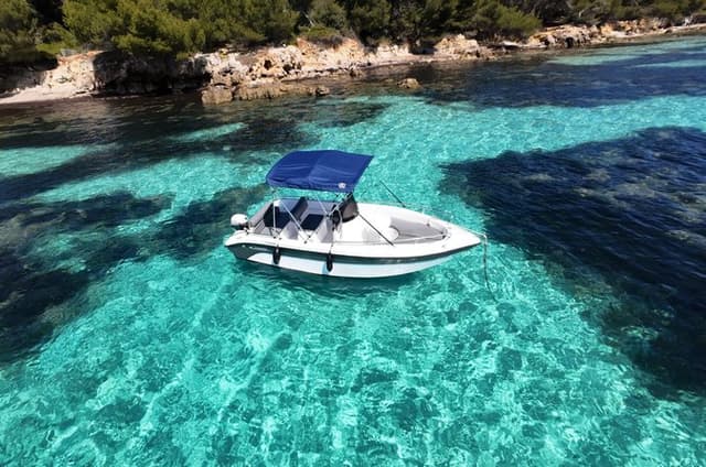 boat trip without a license to the Lérins Islands