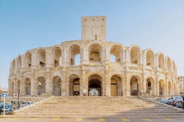 Hello Arles: Private 2-Hour Intro City Walk with Local Guide