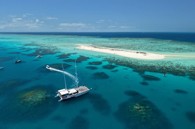 Great Barrier Reef & Michaelmas Cay Sailing Cruise from Cairns
