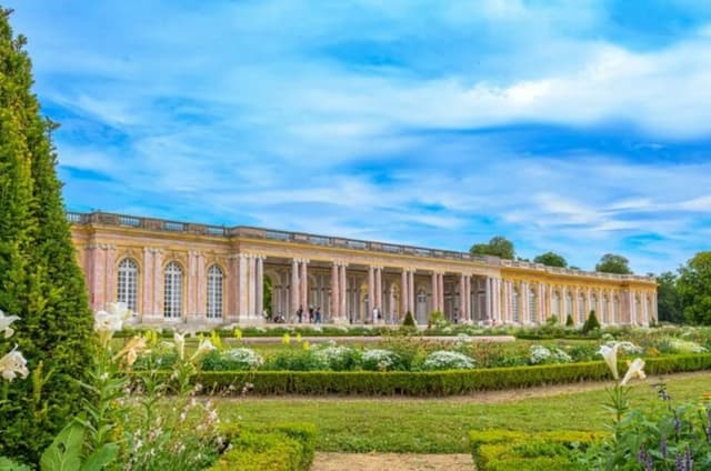 Versailles Private Tour with Golf Cart and Trianon Access
