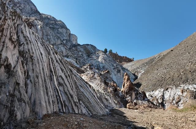 Private Cardona and Salt Mountain Cultural Park Tour with Hotel pick-up