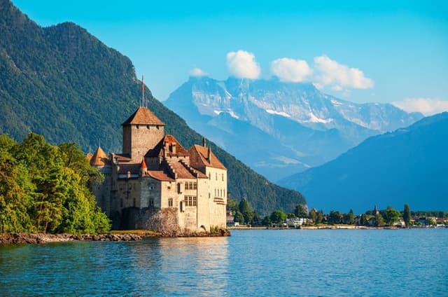 Gruyères and Chillon Castles Day Tour | From Bern