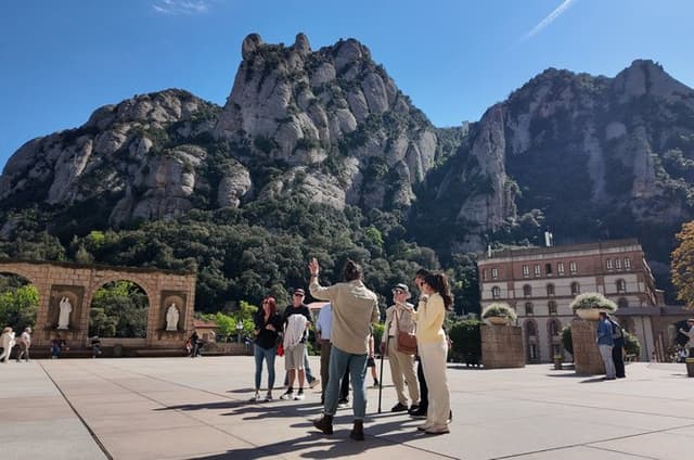 Sagrada Familia & Montserrat Small Group Tour with Hotel pick-up