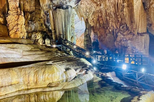 Paradise cave - Phong Nha cave boutique small group Tour