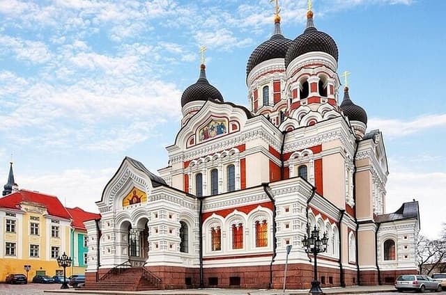 Discover Tallinn’s Treasures: Small Group Shore Excursion