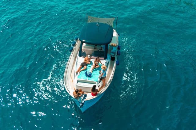 Positano & Amalfi Boat Tour from Sorrento: Swim & Light Lunch