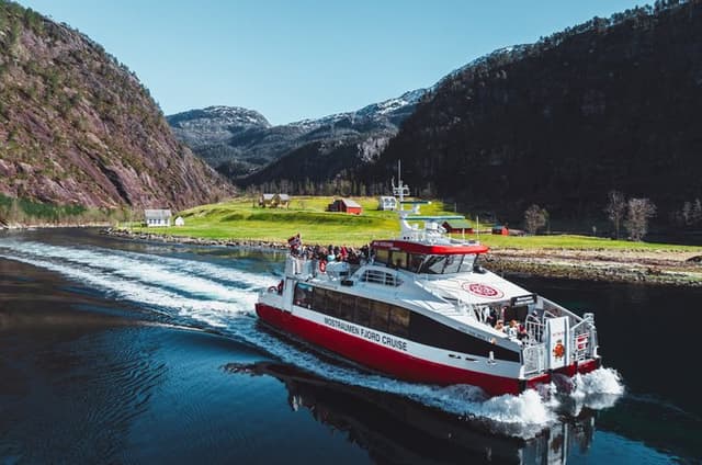 Mostraumen Fjord Cruise – the local operator