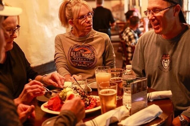 Boston Historic Pubs Tour with Drinks & Tastings Included