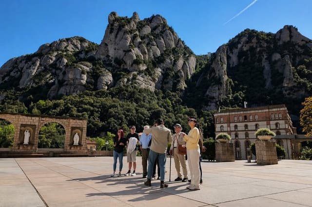 Sagrada Familia & Montserrat Private Tour with Hotel pick-up