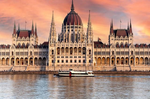 Budapest River Cruise with 1 Free Tokaj Frizzante and Audio Guide