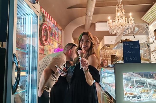 Food Tasting Walking Tour in Trastevere - Rome (SHARED)