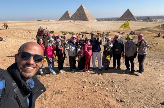 Private Giza Pyramids Tour with Egyptologist Guide