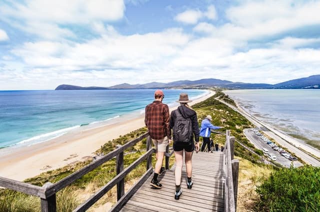 Bruny Island Essential Explorer with Lighthouse Day Tour