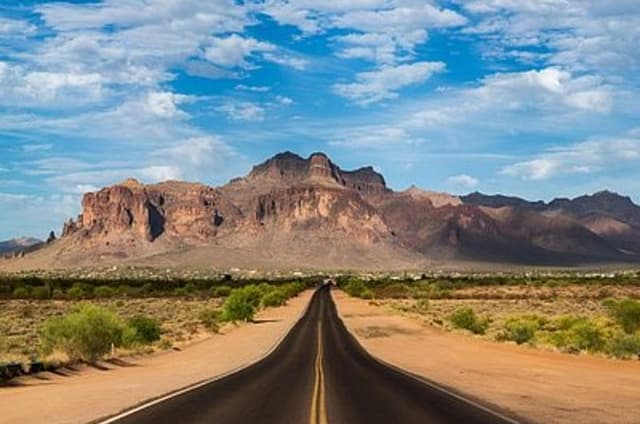 Private Apache Trail Scenic Adventure from Phoenix
