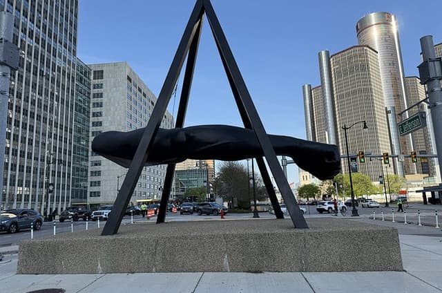 Downtown Detroit Walking Tour: History & Iconic Landmarks