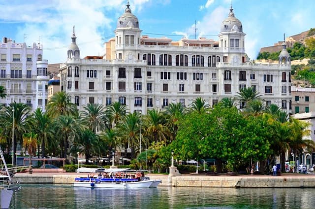 Alicante Walking Tour with Audio Guide on Your Smartphone