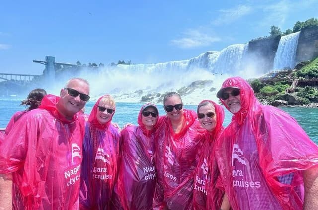 Niagara Falls Canada 2-Hr Tour & Boat Ride: Skip the Ticket Line