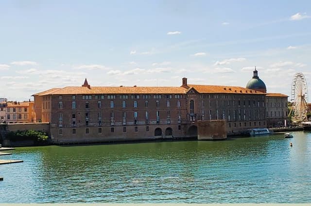 Historical and secret Toulouse guided tour