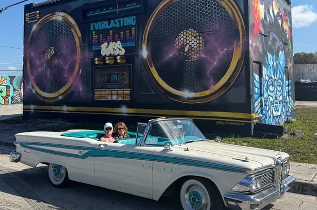2H Private Classic Car Tour Miami Beach & Wynwood