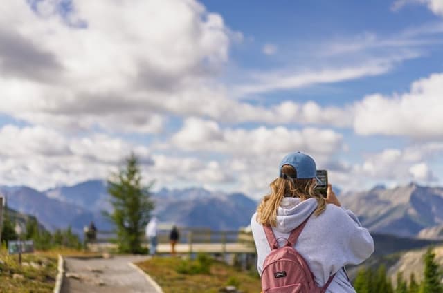 Banff Tour — Hike in Sunshine Meadow & Johnston Canyon — Gondolas
