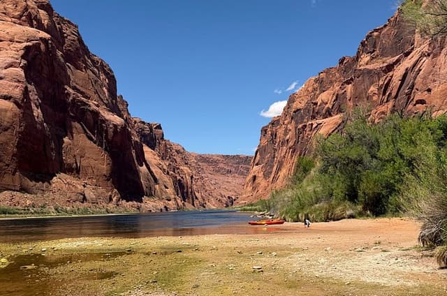 Guided Horseshoe Bend Petroglyph Kayak Tour