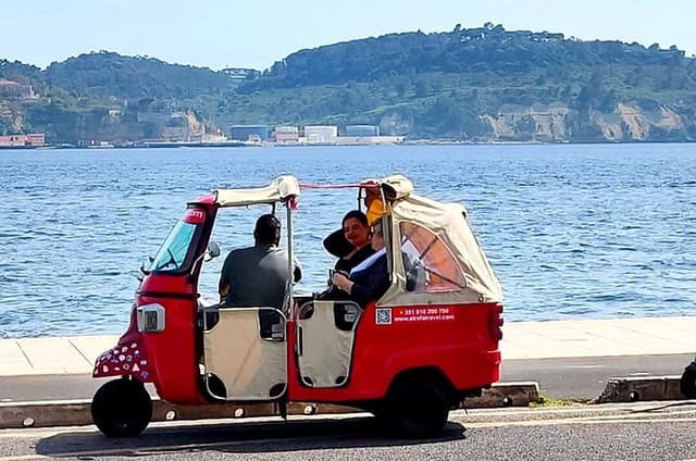 Secrets of Lisbon : 2h in Tuk Tuk Classic : The Best Views