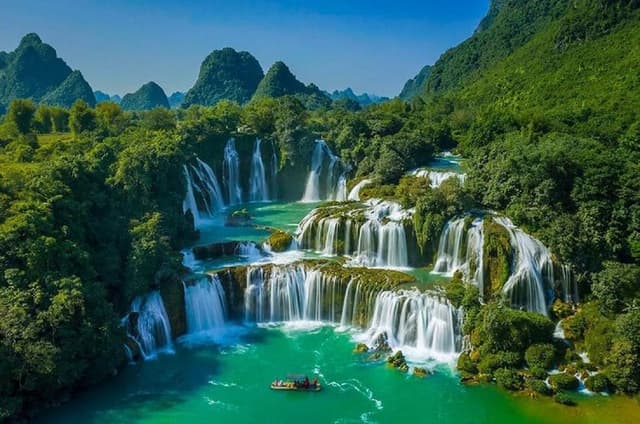 Cao Bang-Ban Gioc Waterfall-Ba Be Lake 3 Days 2 Nights