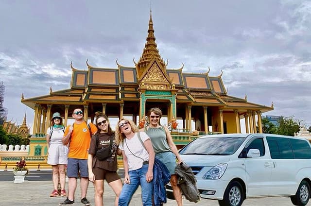 Royal Palace, National Museum, Killing Fields and Tuol Sleng tour