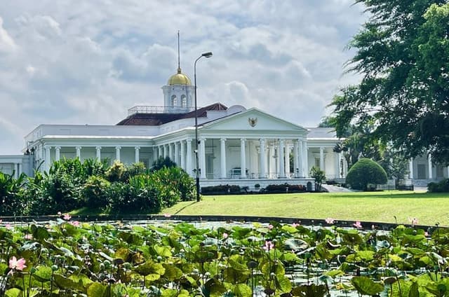 From Jakarta: Private Bogor Day Trip with Nature, Culture & Lunch