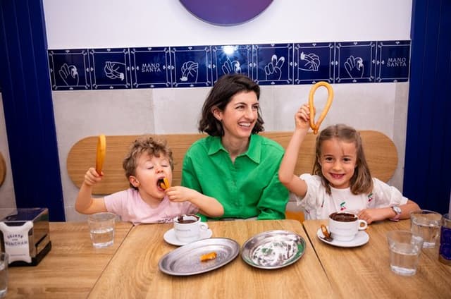 Madrid Food Tour in a Neighborhood Market with Churros