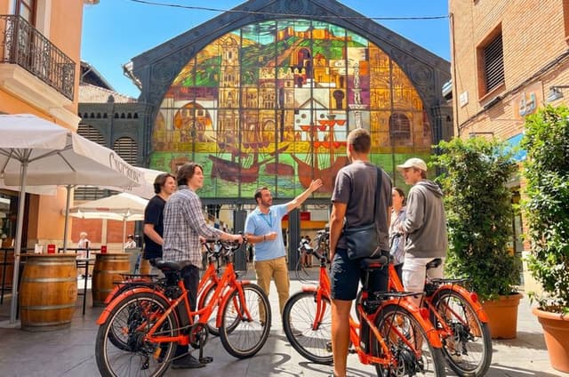 Malaga Highlights Guided Bike or E-Bike Tour with Local Guide